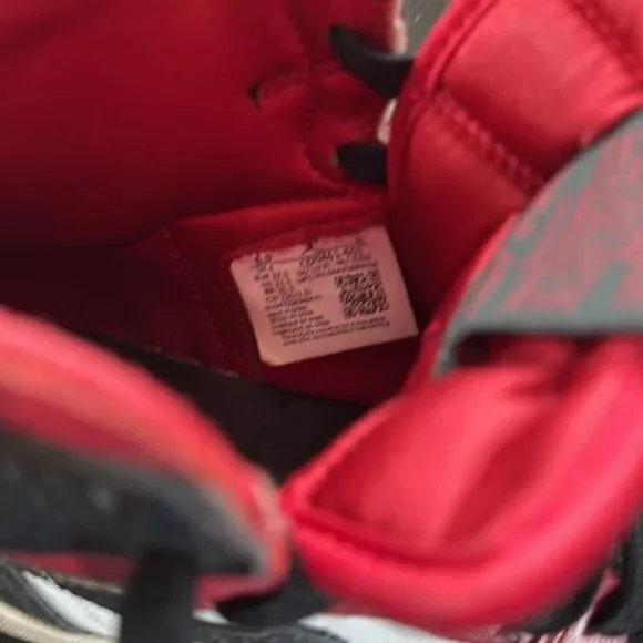 Nike Air Jordan’s, Womens 1 Retro High OG Satin Red, Size 6.5, like new! - Picture 8 of 10